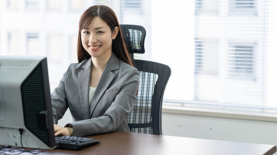 税理士に経理代行を依頼できる？ 専門会社との違いや代行サービスのメリット・デメリットを解説