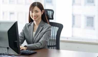 税理士に経理代行を依頼できる？ 専門会社との違いや代行サービスのメリット・デメリットを解説