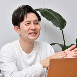 新井 卓二 先生